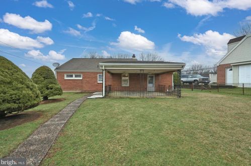 121 Lemon St, Ephrata PA  17522-2313 exterior