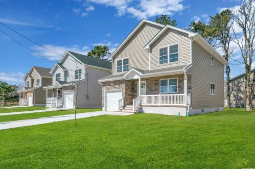 143 Merritt Ave, Wheatley Heights NY  11798-2339 exterior