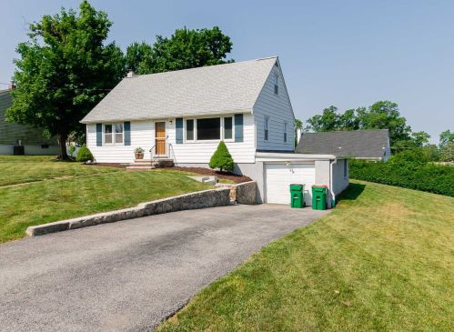 2 William St, Fishkill, NY 12524-2722