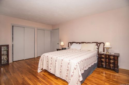 8 Terrace Rd, Airmont NY  10901-1721 exterior