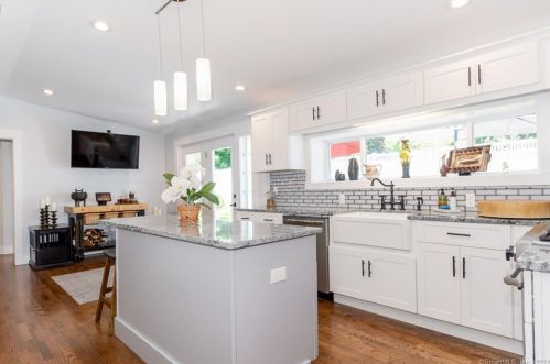3 Marshall Ln, Ansonia CT  06401-2815 exterior