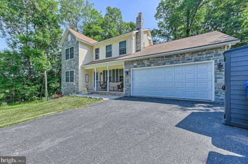 435 Shuler Rd, Etters, PA 17319-9545