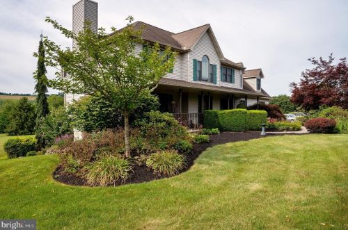 135 Brookshire Ln, Molino, PA 17961-9506