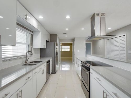 8296 33rd Ave, Saint Petersburg FL  33710-2218 exterior