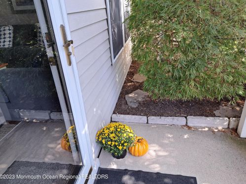 41 Foxwood Rd, Lakewood, NJ 08701-5729