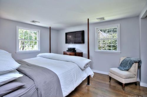 31 Larbert Rd, Southport CT  06890-1341 exterior
