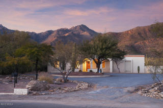 8831 Saddleback Dr, Tucson, AZ 85749-9645