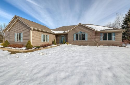 42 Shore Dr, Random Lake, WI 53075-1607