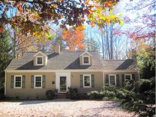 106 Stuyvesant Rd, Asheville, NC 28803-3116