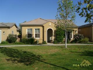 10119 Oldham Ln, Bakersfield, CA 93306-7592