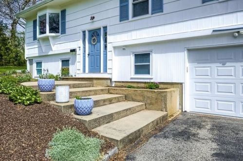 209 Chatworth Rd, North Kingstown, RI 02852-5509