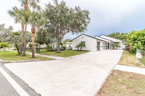 305 Swinton Ave, Delray Beach FL  33444-3550 exterior