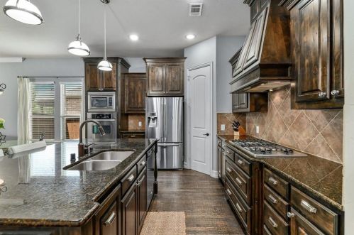 1155 Sunlight Dr, Lewisville TX  75028-4051 exterior