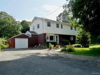 19 Colonial Ave, Sloatsburg, NY 10974-2430