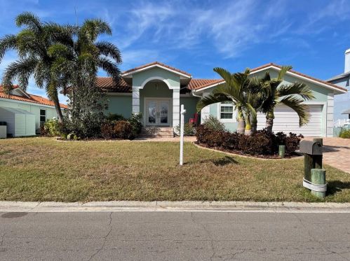 915 Chipaway Dr, Ruskin, FL 33572-2708