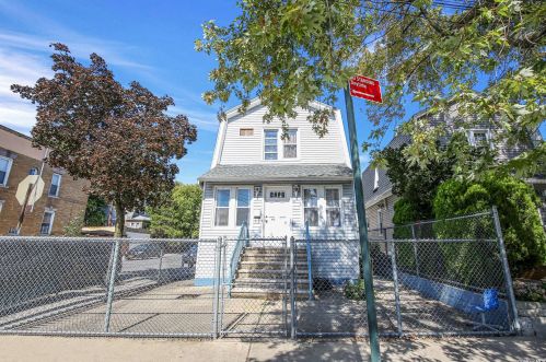 90-01 91st Ave, Jamaica, NY 11421-2822