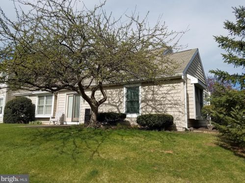 231 Crescent Dr, Swatara PA  17033-2335 exterior