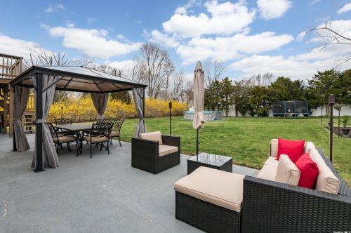 15 Grossman St, Huntington Station NY 11747-2905 exterior