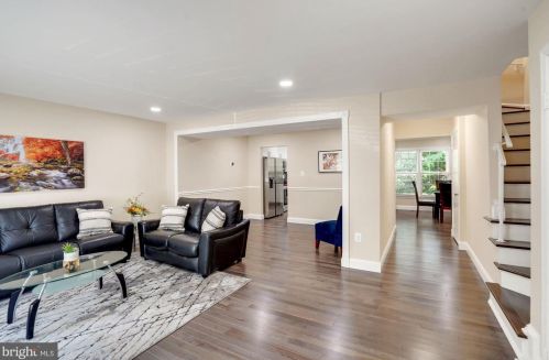8014 Sleepy View Ln, Springfield, VA 22153-2920