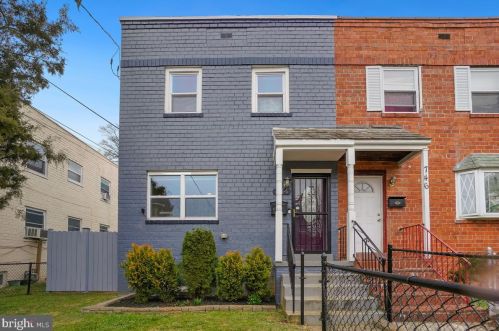 744 51st St, Washington, DC 20019-5827