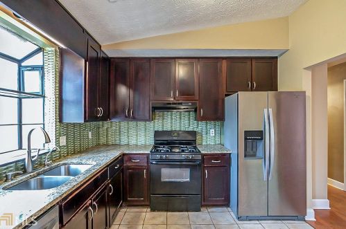 714 Mountain Village Ct, Stone Mountain, GA 30083-3685