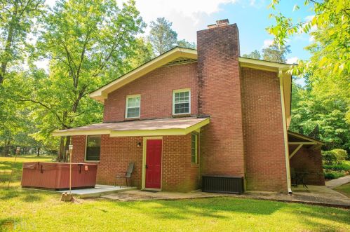 1462 Redwine Rd, Fayetteville GA  30215-2512 exterior