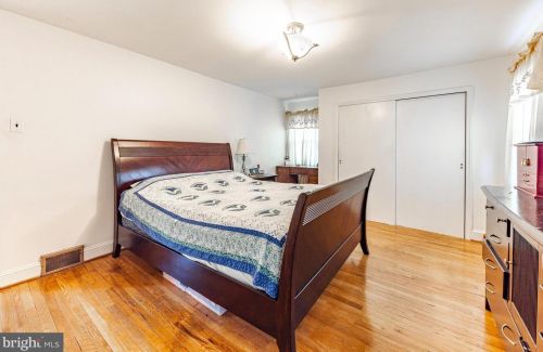 408 Hobart Dr, Tavistock NJ  08033-3623 exterior