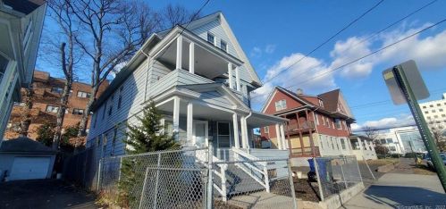 24 Bronx Ave, Bridgeport CT  06606-4663 exterior