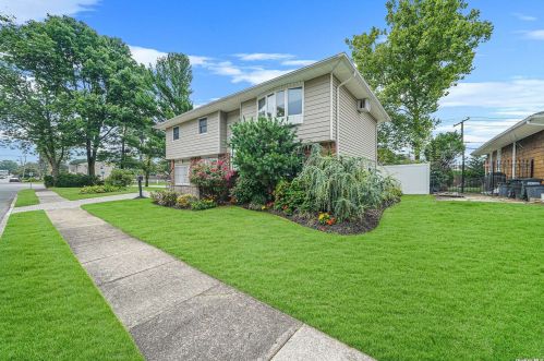 106 Albany St, Deer Park, NY 11729-1501