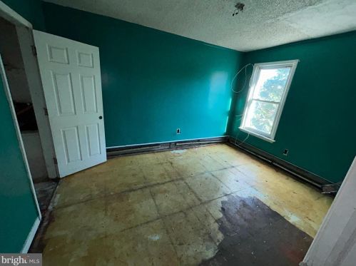 215 Perry St, Trenton NJ  08618-3925 exterior