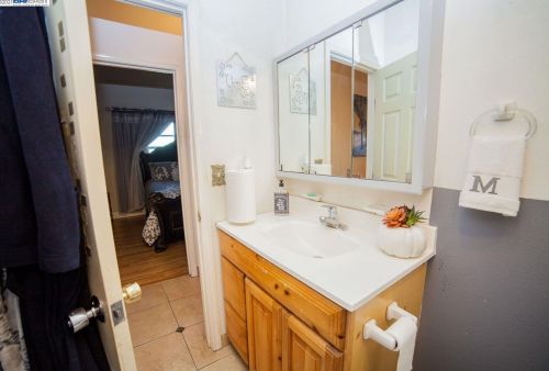 1610 14th St, Oakland CA  94607-1512 exterior