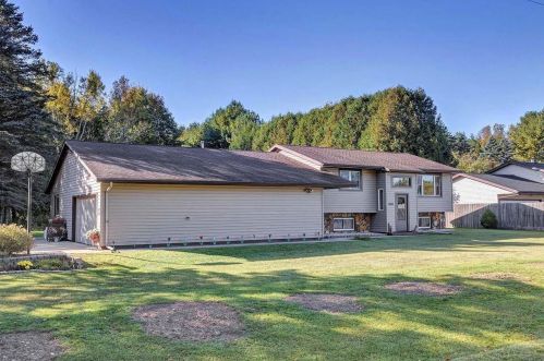 2815 Cottage Ln, Two Rivers, WI 54241-8908