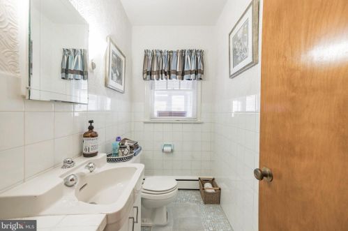 556 Leverington Ave, Philadelphia PA 19128-3314 exterior