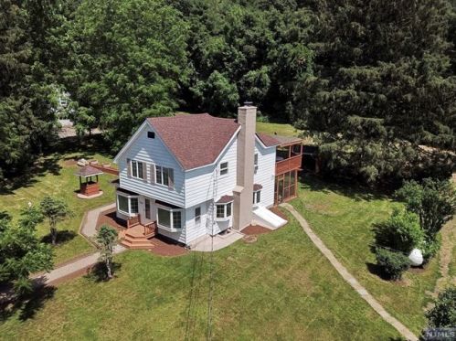 566 Stonetown Rd, Skyline Lakes, NJ 07456-1311