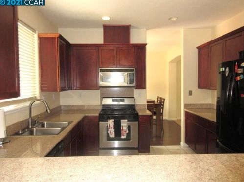 1337 Yosemite Cir, Oakley CA  94561-5205 exterior