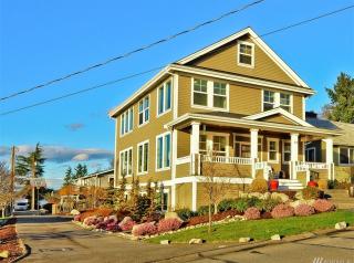 706 30th St, Seattle, WA 98056-2545