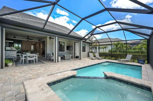 2727 Aviamar Cir, Naples FL 34114-9756 exterior