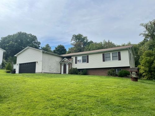 141 Keith Ct, Edinburg, PA 16116-2223