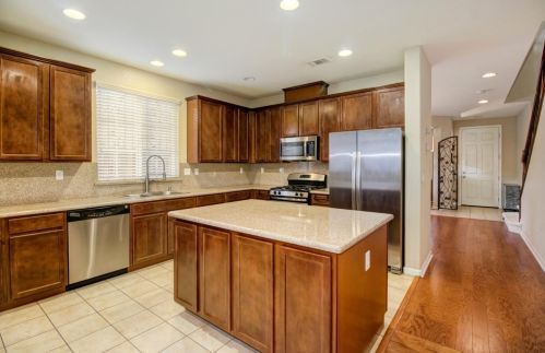 9872 Winkle Cir, Elk Grove CA  95757-6276 exterior