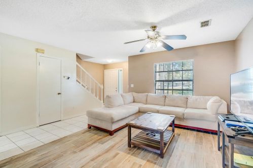 2612 Laser Ct, Orlando, FL 32826-3920