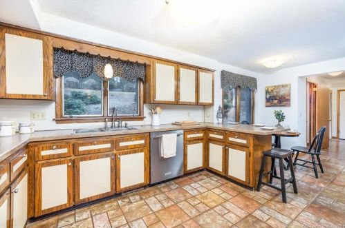 80 Mount Sumner Dr, Manchester CT  06043-7248 exterior