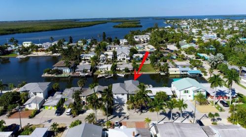 2594 2nd St, Cape Coral, FL 33993-9760