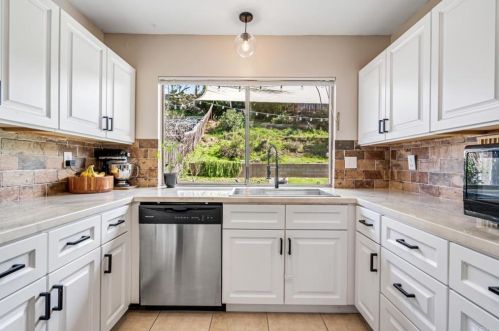 30078 Mira Loma Dr, Temecula CA  92592-2122 exterior