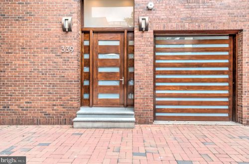 339 5th St, Philadelphia, PA 19106-4215