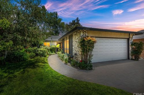 27200 Lakehurst Ave, Santa Clarita, CA 91351-1051