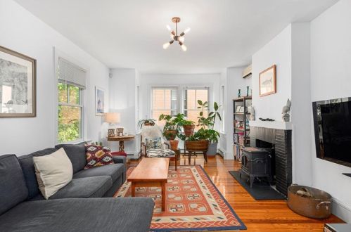 384 Benefit St, Providence, RI 02903-2923
