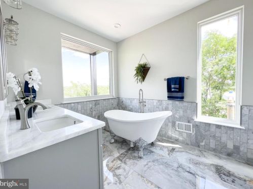 1010 15th St, Washington DC  20003-3213 exterior