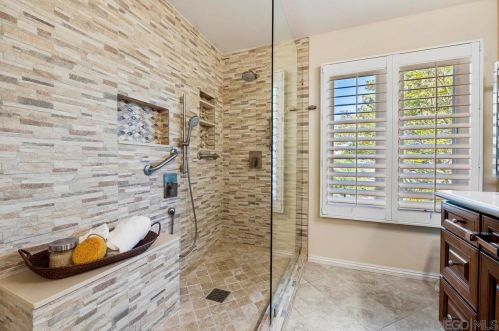 4712 Bryce Cir, Carlsbad CA  92008-4289 exterior