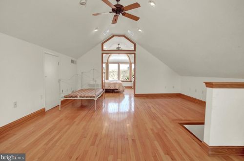 6411 Devonshire Hts Rd, Harrisburg PA 17111-4818 exterior