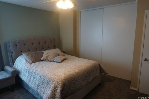 27067 Alabastro Dr, Santa Clarita CA  91354-2215 exterior